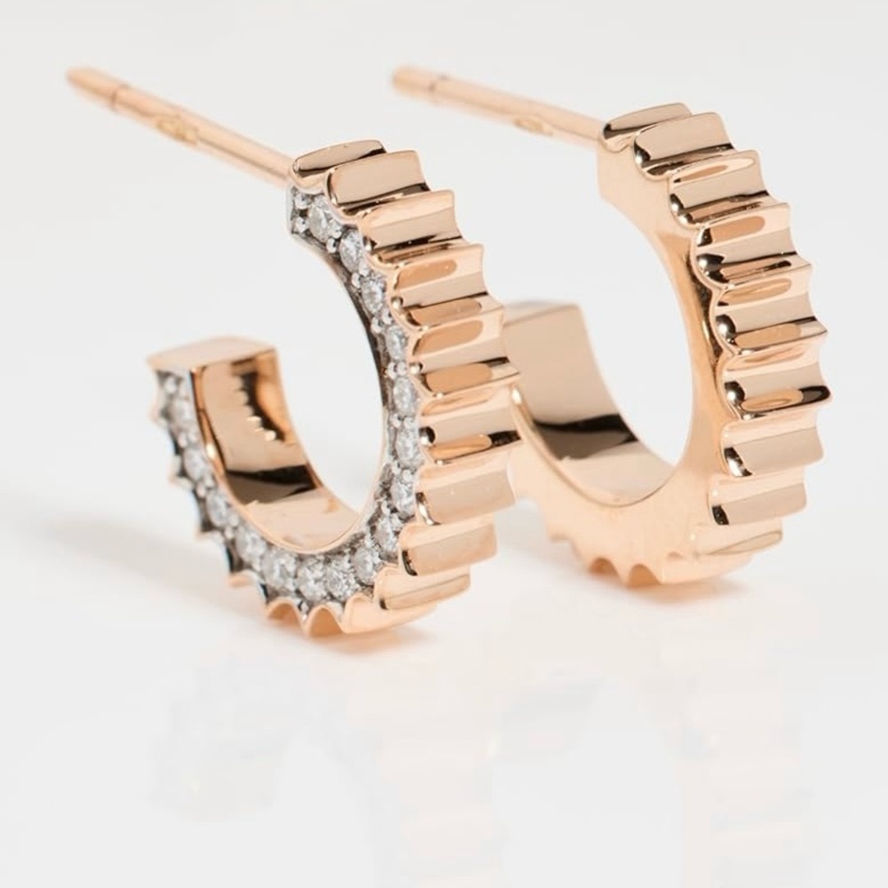 Walters faith Clive 18k diamond fluted Huggie earrings NEW
